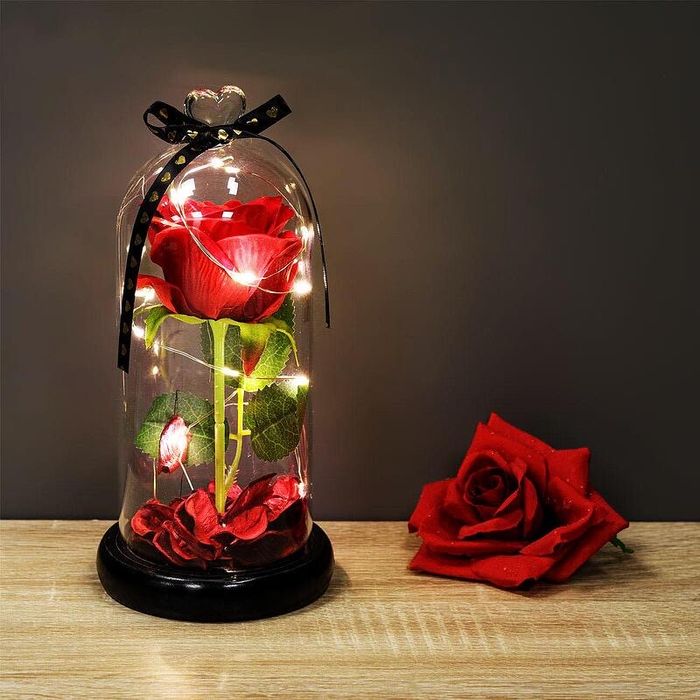 Декоративна вечна роза, Свети Валентин, Стъклен купол, LED светлини, 1