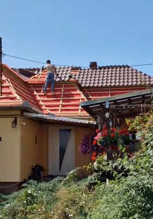 Montaj acoperis tigla metalica si ceramica reparatii de urgență etca