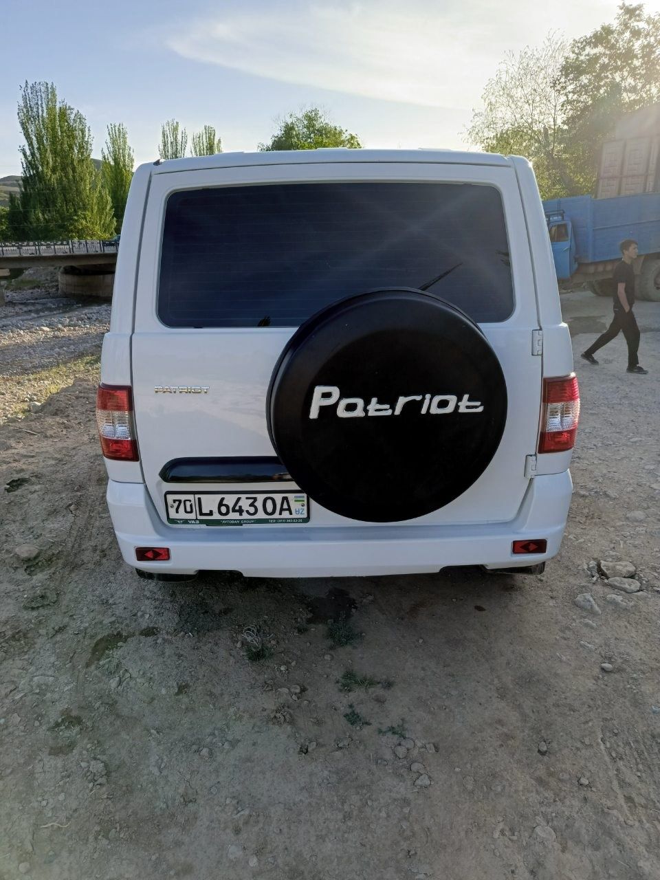 UAZ Patriot srochna sotiladi yangi