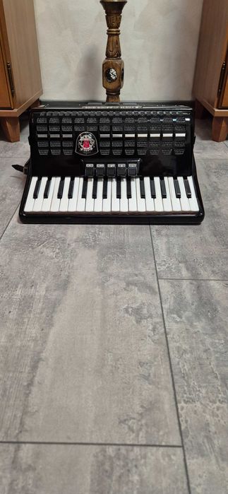 Акордеон Roya standart Meteor 80 баса