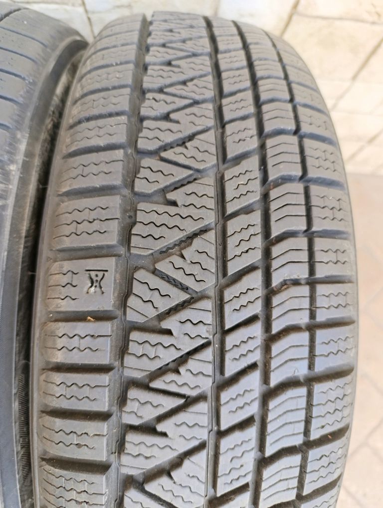 Зимни гуми Kumho 205/70/15 dot 2022