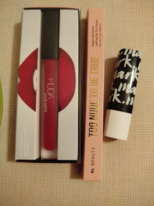 2 червила и молив за устни за 25 лв