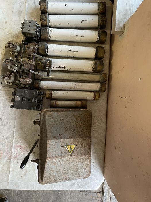 Рубильник, изоляторы, электроды, автомат, булава вибратор