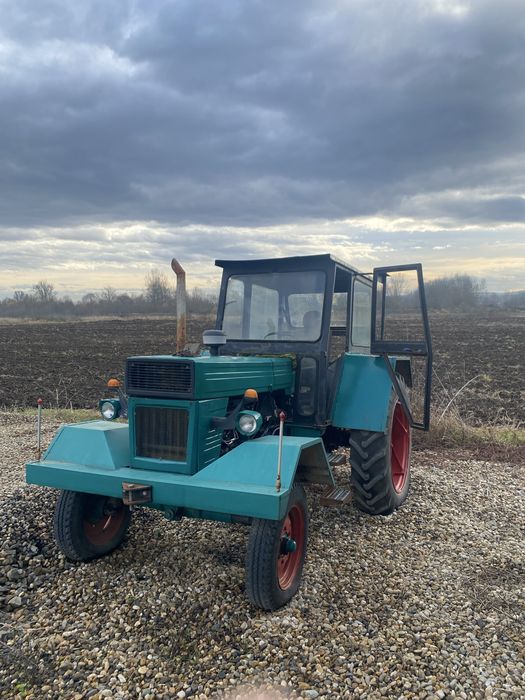 Tractor UNIVERSAL 650