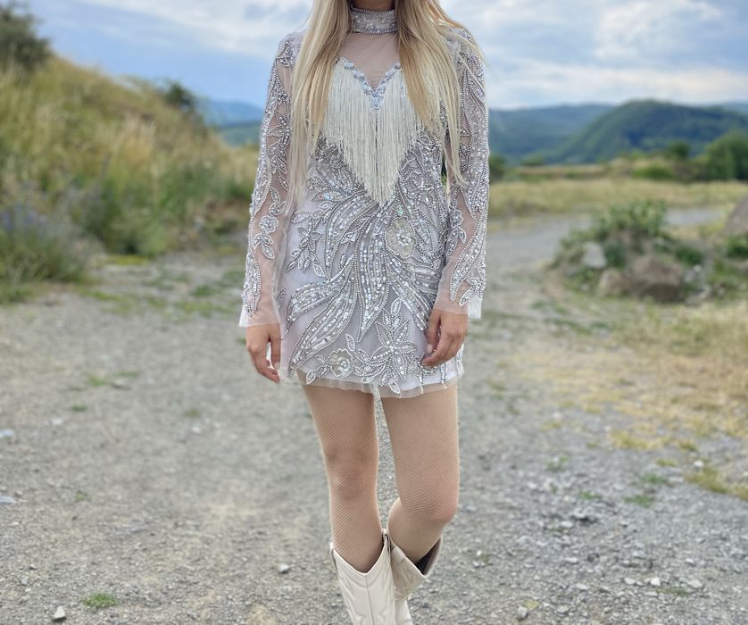 Rochie bijuterie alb cu argintiu cu perle Asos, A star ia Born