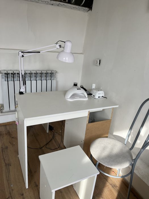 Маникюрный стол стульясымен