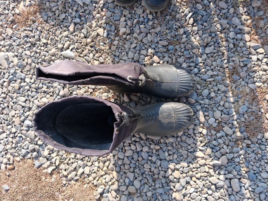 Сатылады. Жана бари. Мулдем киилмеген. Размер тек 40 баска размер жок