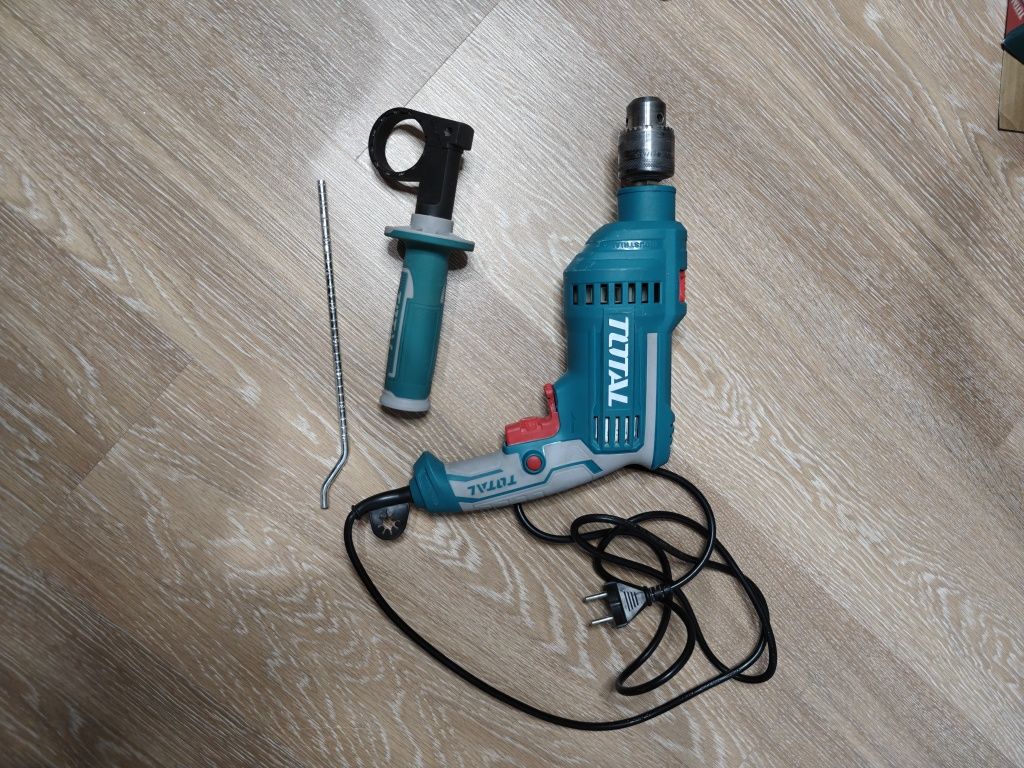 Перфоратор Total 810W