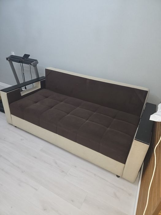 Диван бывший в употребление