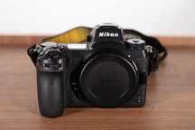Продавам Nikon Z6 с грип Nikon MB-10.