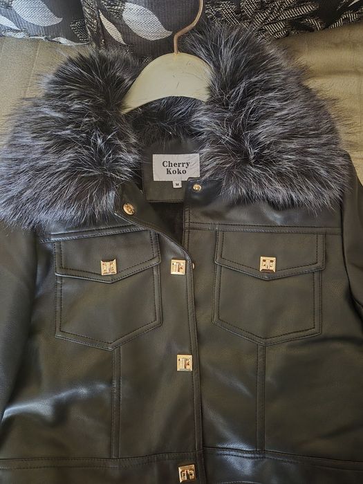 Продавам кожено яке с естествен пух