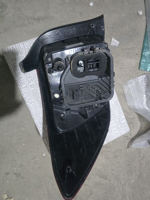 Vând stop dreapta de Logan 2