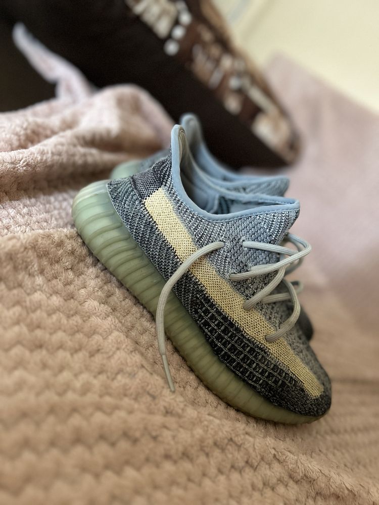 vand adidasi yeezy,mai multe detalii la telefon