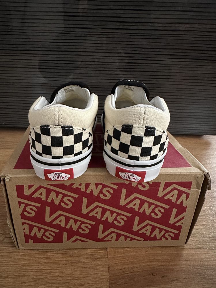 Чисто нови детски обувки-VANS