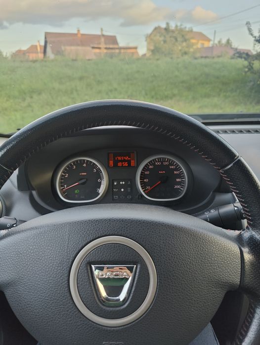 Vând dacia daster