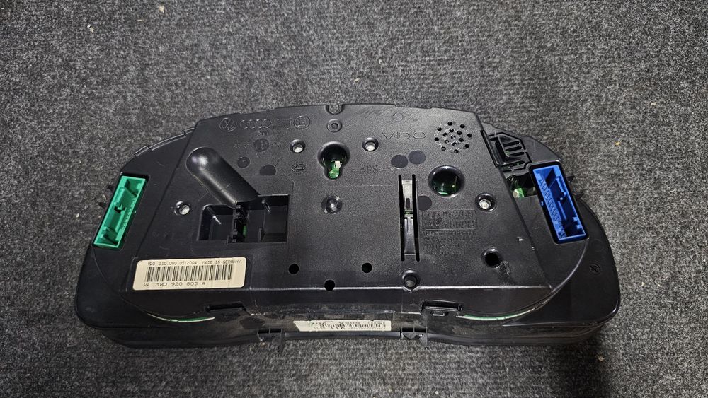 Ceasuri de bord originale Volkswagen Passat B5.5 1.9TDi

Stare buna 
A