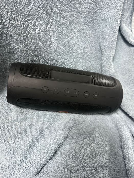 Boxă mică JBL bună