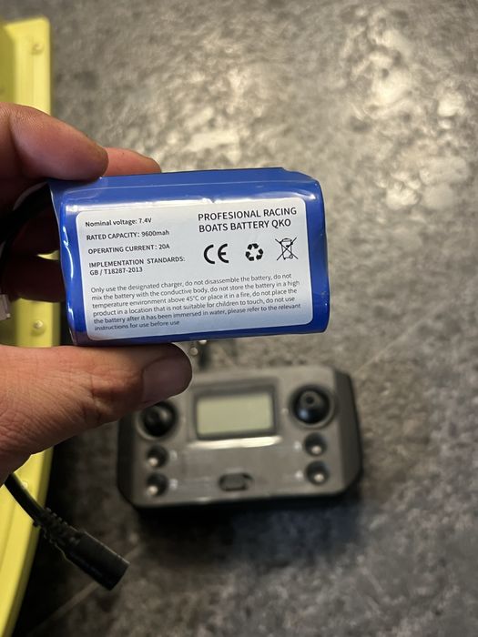 Лодка за захранка D19