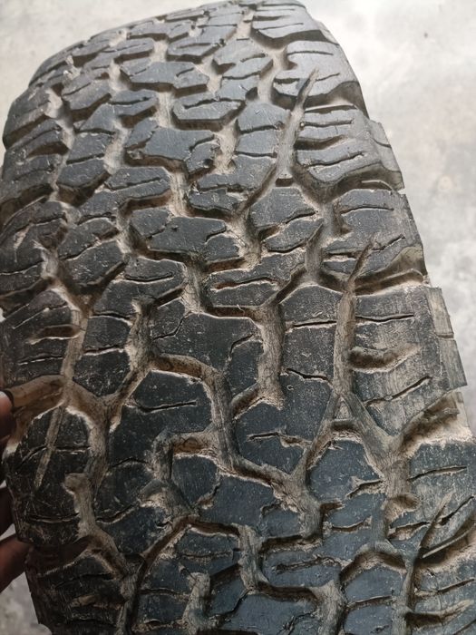 Vând cauciucuri de teren