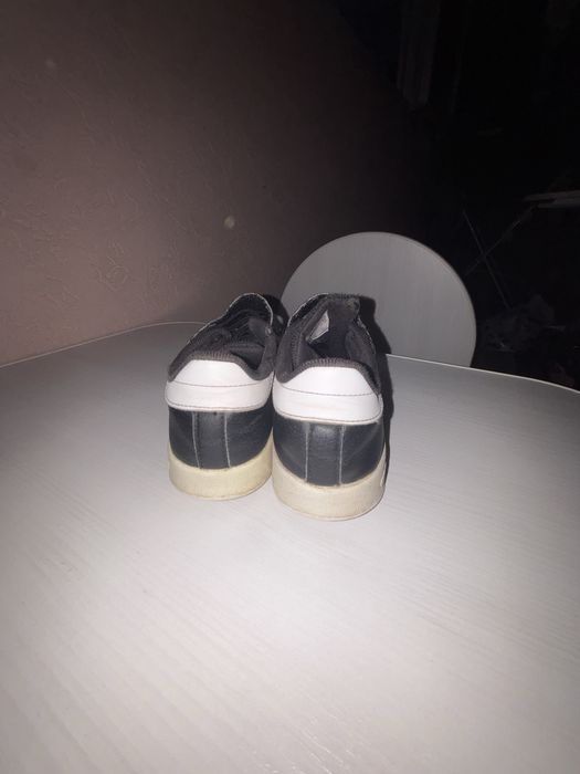 Продавам маратонки adidas черни и бели