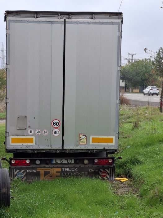 Cap tractor Volvo 440 euro 5+ semiremorca prelata mega