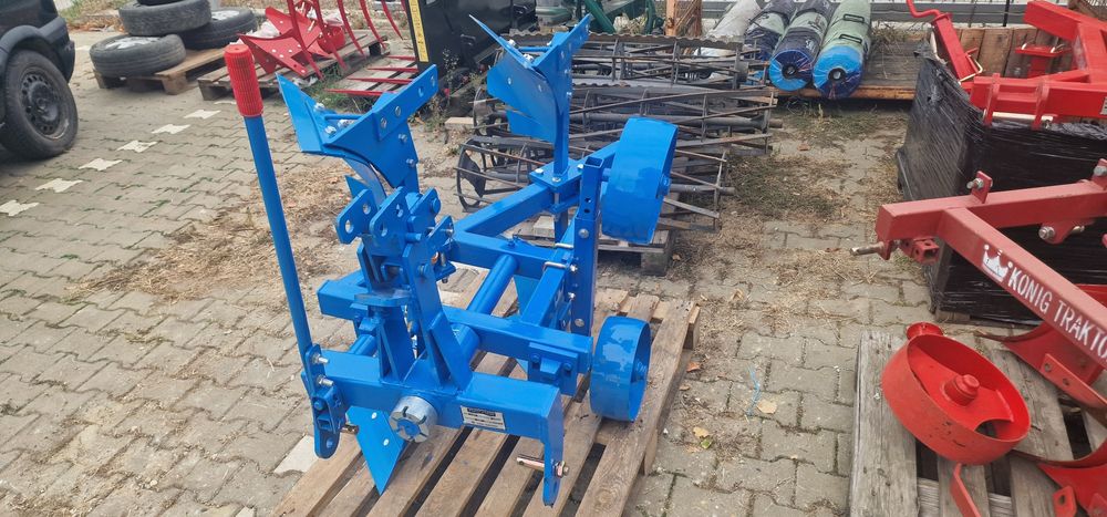 Plug reversibil 2 brazde pentru tractor 25-30 cp Greutate 150 kg pret