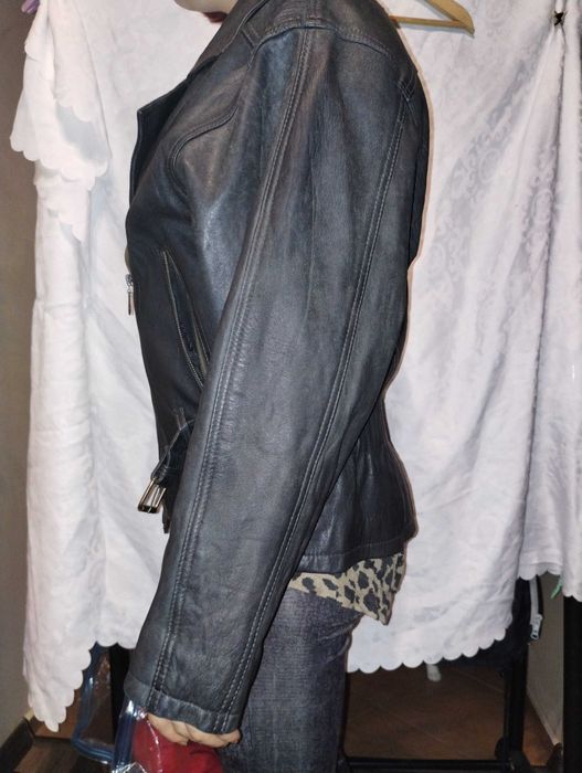 Яке. Дамско кожено  Немско.Без забележки.