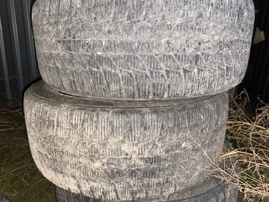 Продам шины 235/45/18