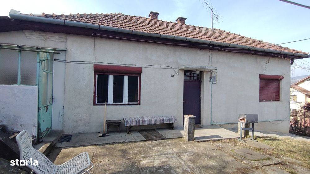 Vand  casa cu teren in cartierul Gruia