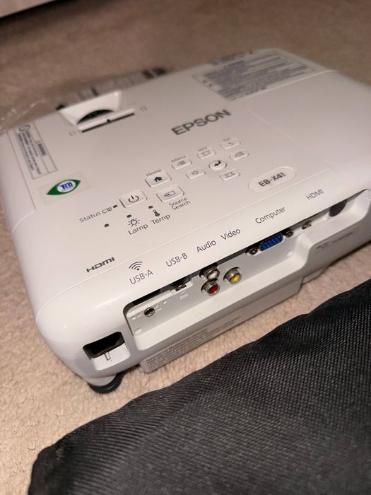 Продам проектор и экран на 100 дюймов