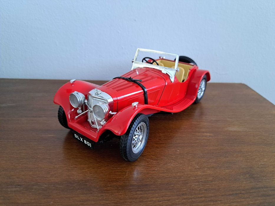 Machete Bburago la scara 1:18 Mercedes, Alfa Romeo, Jaguar, Bugatti