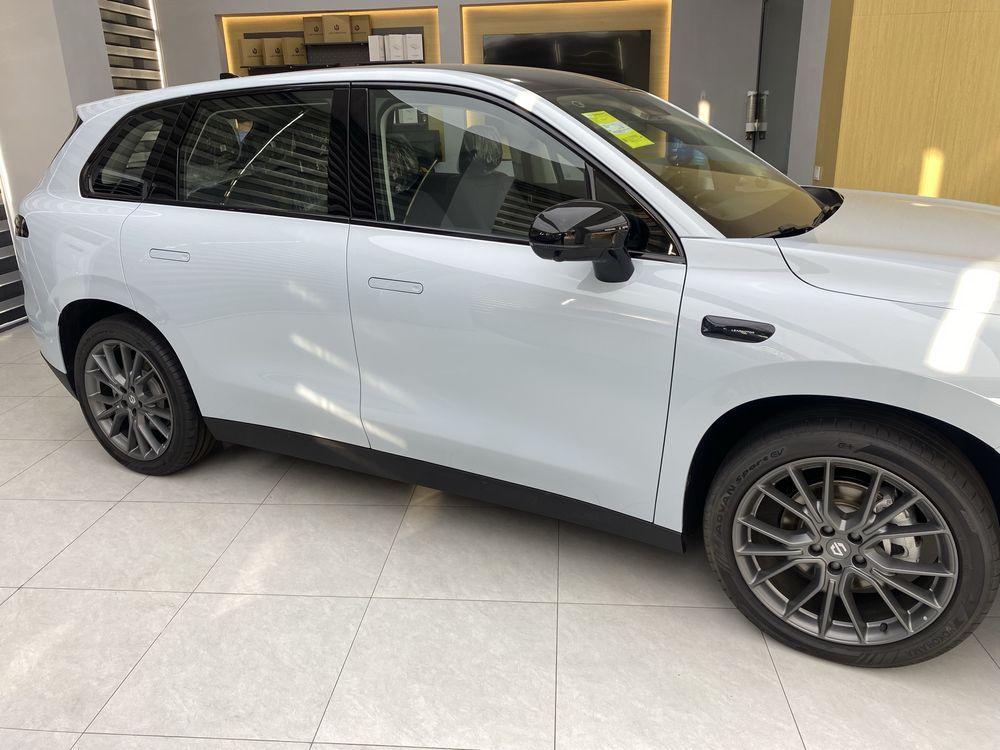 Leapmotor C10 elector va gibrid turlari hamma pozitsiyalari bilan