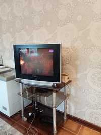 Телевизор Самсунг с пультом и со стеклянным подставкой