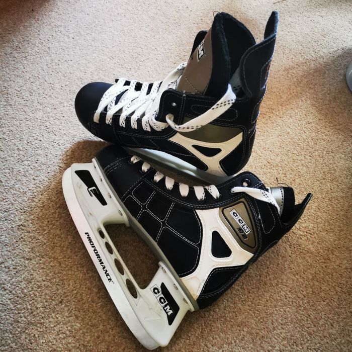 Коньки хоккейные