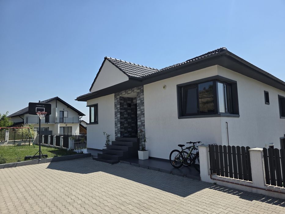 Vând casă cu 6 camere complet utilată și mobilată în Sâncraiu de Mureș