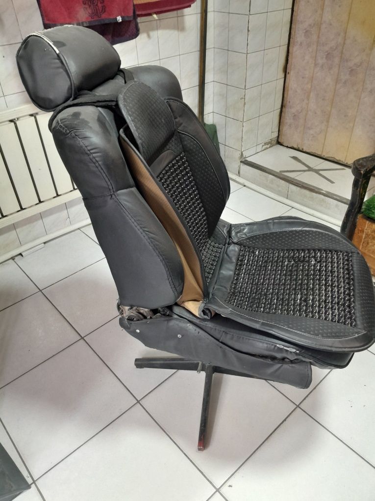 Sartaroshlik kreslosi sotiladi
