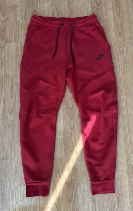 Чисто нови Nike tech fleece горнище и долнище