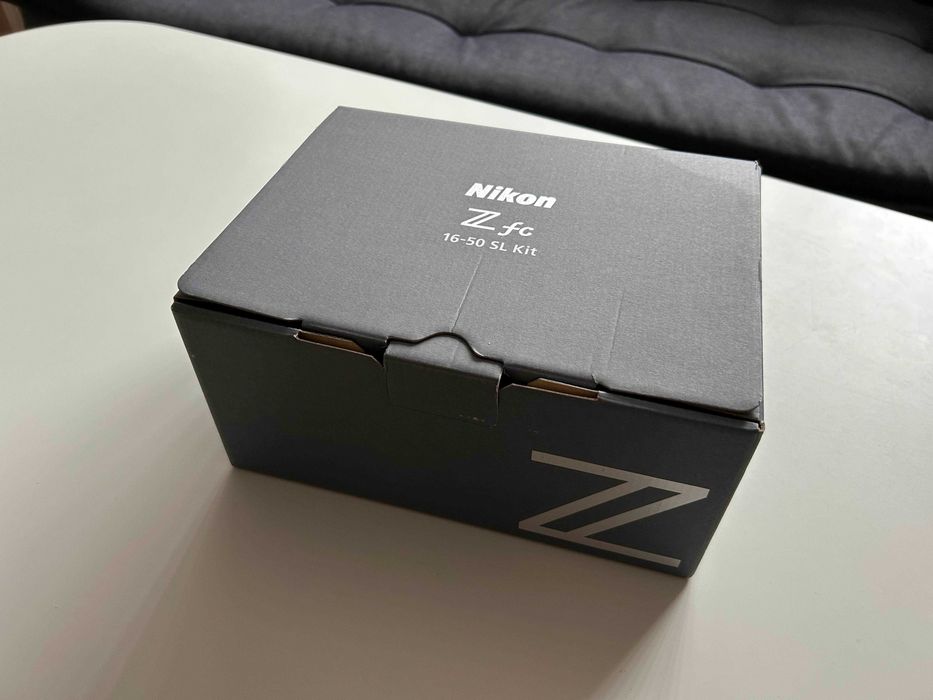 Продавам Nikon Z Fc с обектив Nikon DX 16-50mm