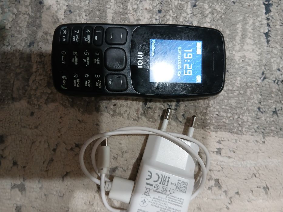 Продам кнопочный телефон