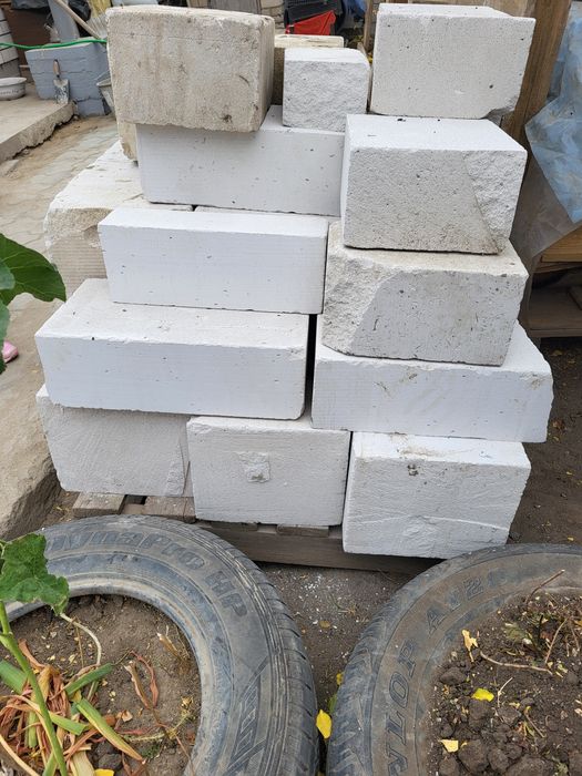 Экотон остатки - обрезанные от блоков 15/25/62,5. И 30/25/60.  От 300