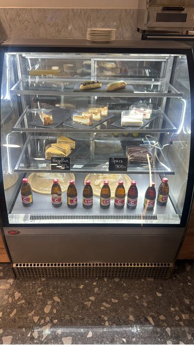 Витрина кондитерская холодильная