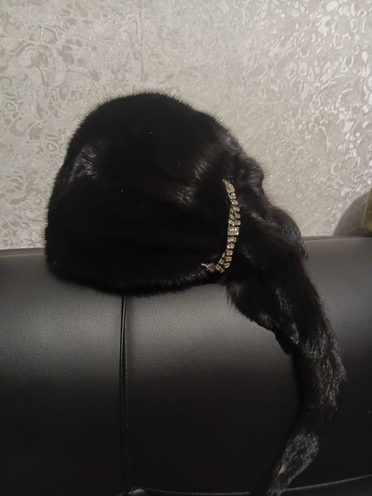 Норка шапка сатылады ер адамга .айел адамга бир сезон киилген