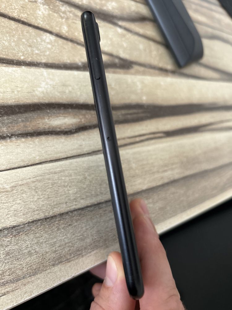 Iphone SE 2 нова батерия 64 гигабайта