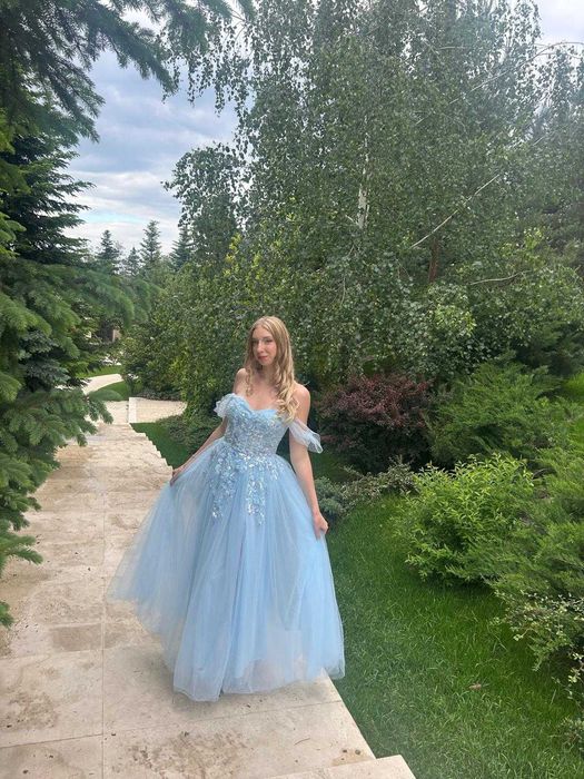 Vand rochie eleganta purtata o singura data la banchet marimea M