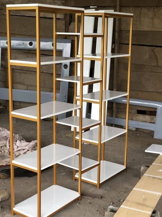 “Luxury Gold” услубидаги стеллаж — олтин рама қора ва оқ рангда!