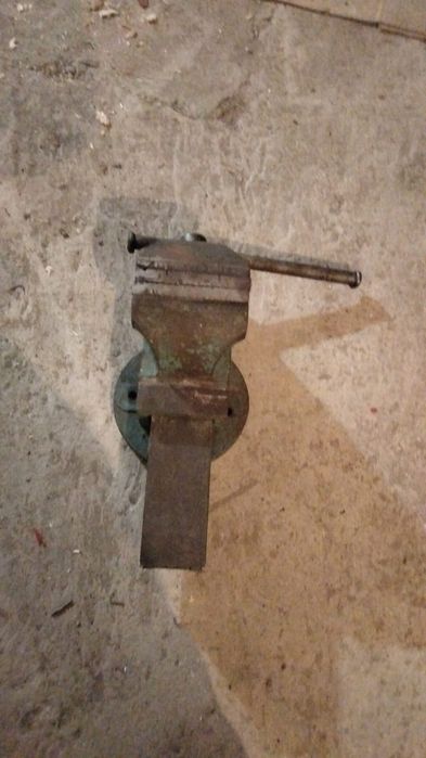 Продам тиски состояние хорошее