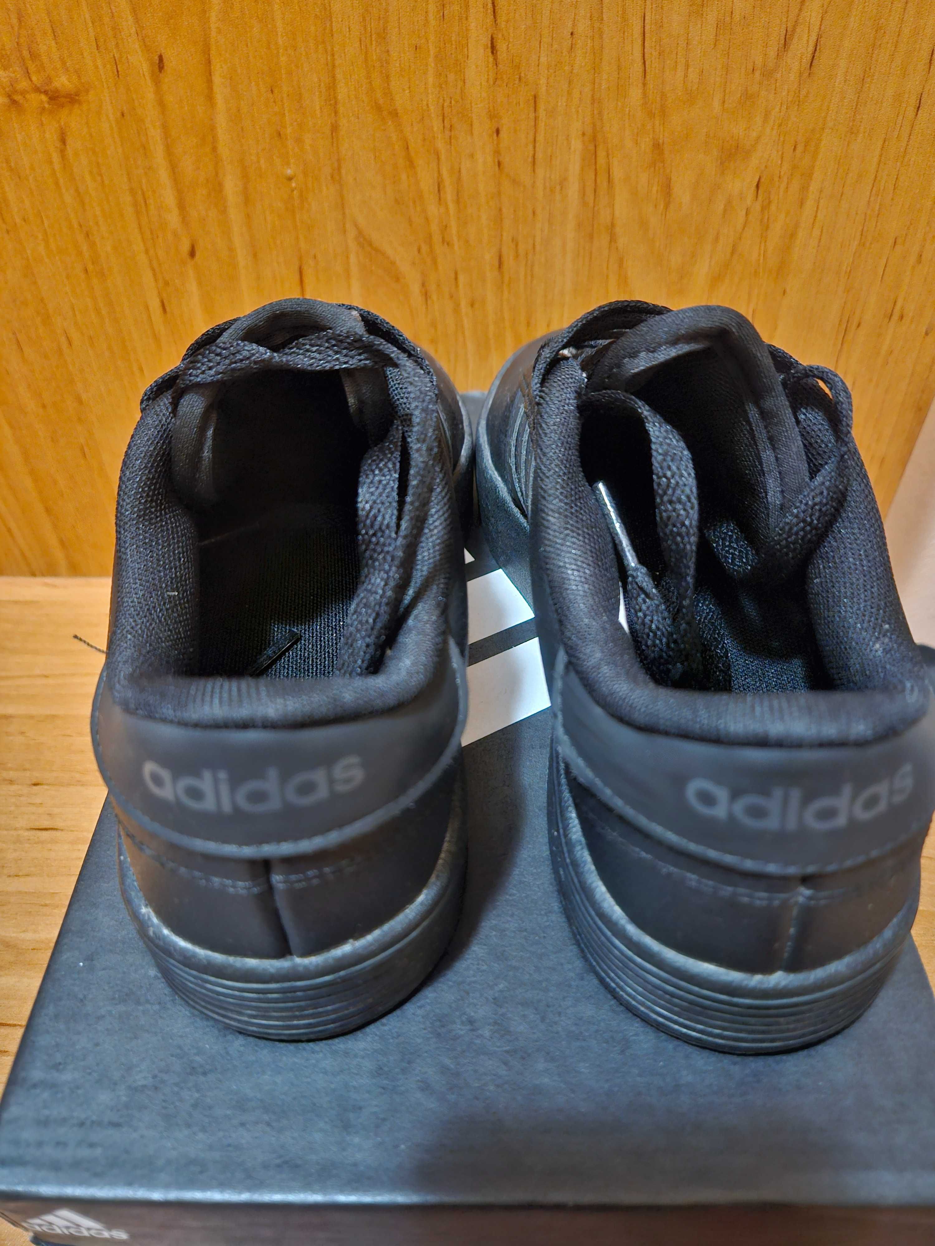 Ниски обувки Adidas