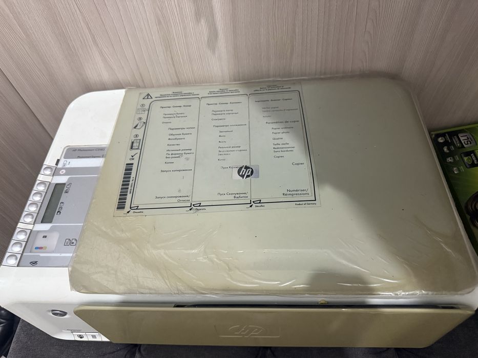 Цветной принтер со сканером, пользовались пару раз только