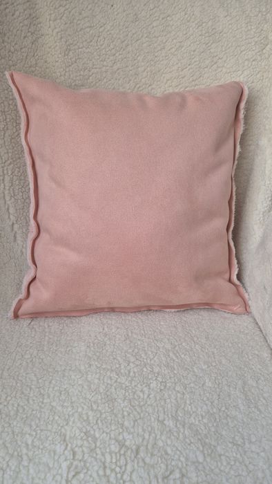 Husă pentru perna decorativă cu utilizare pe ambele fețe.