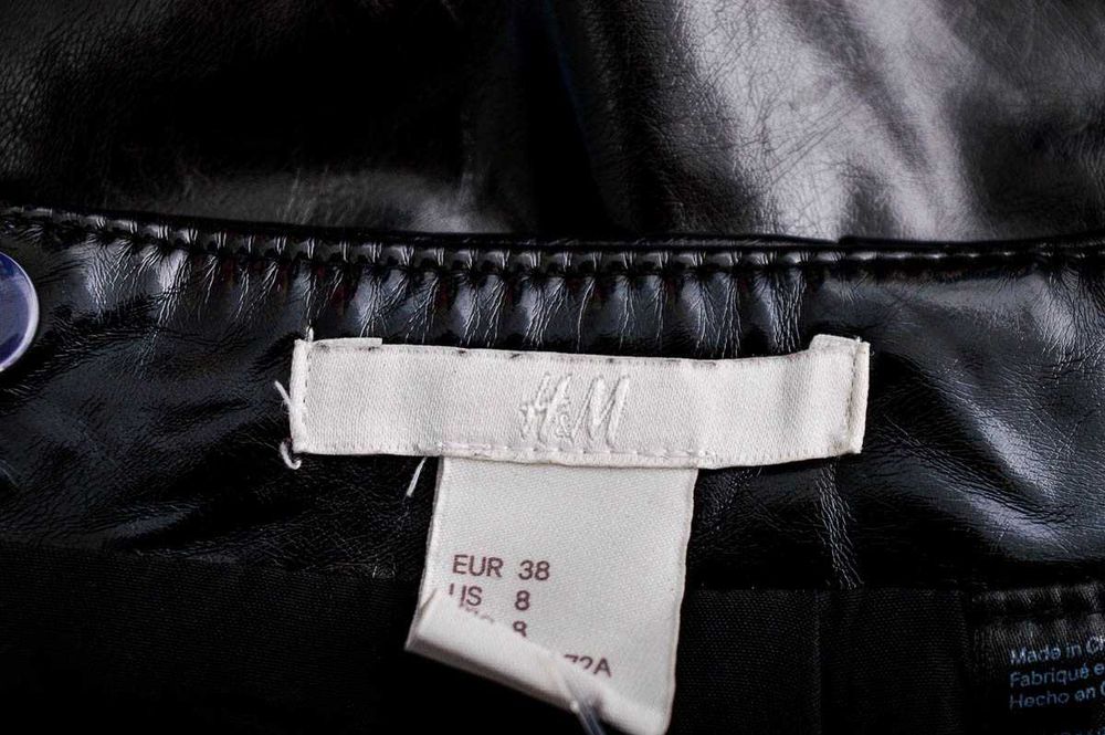Черна права кожена лачена пола "H&M", номер 38, размер S-M